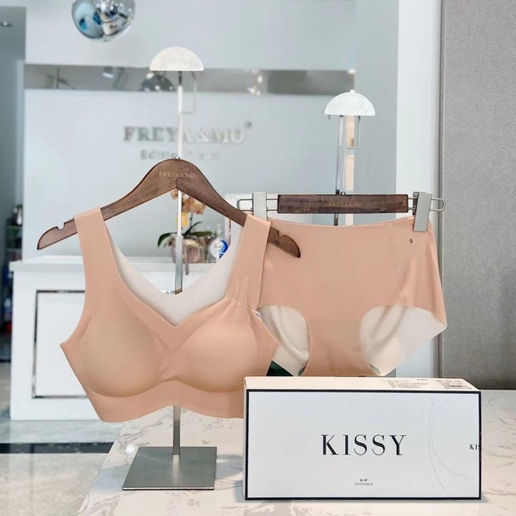 Kissy authentic contour bra seamless wireless NWT - Picture 2 of 12